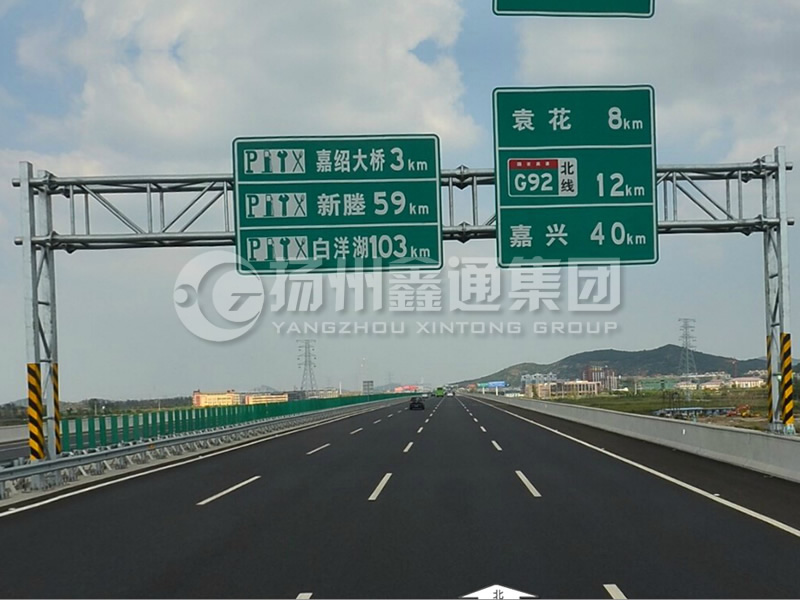 LMJ-029，桁架式標(biāo)志牌龍門(mén)架